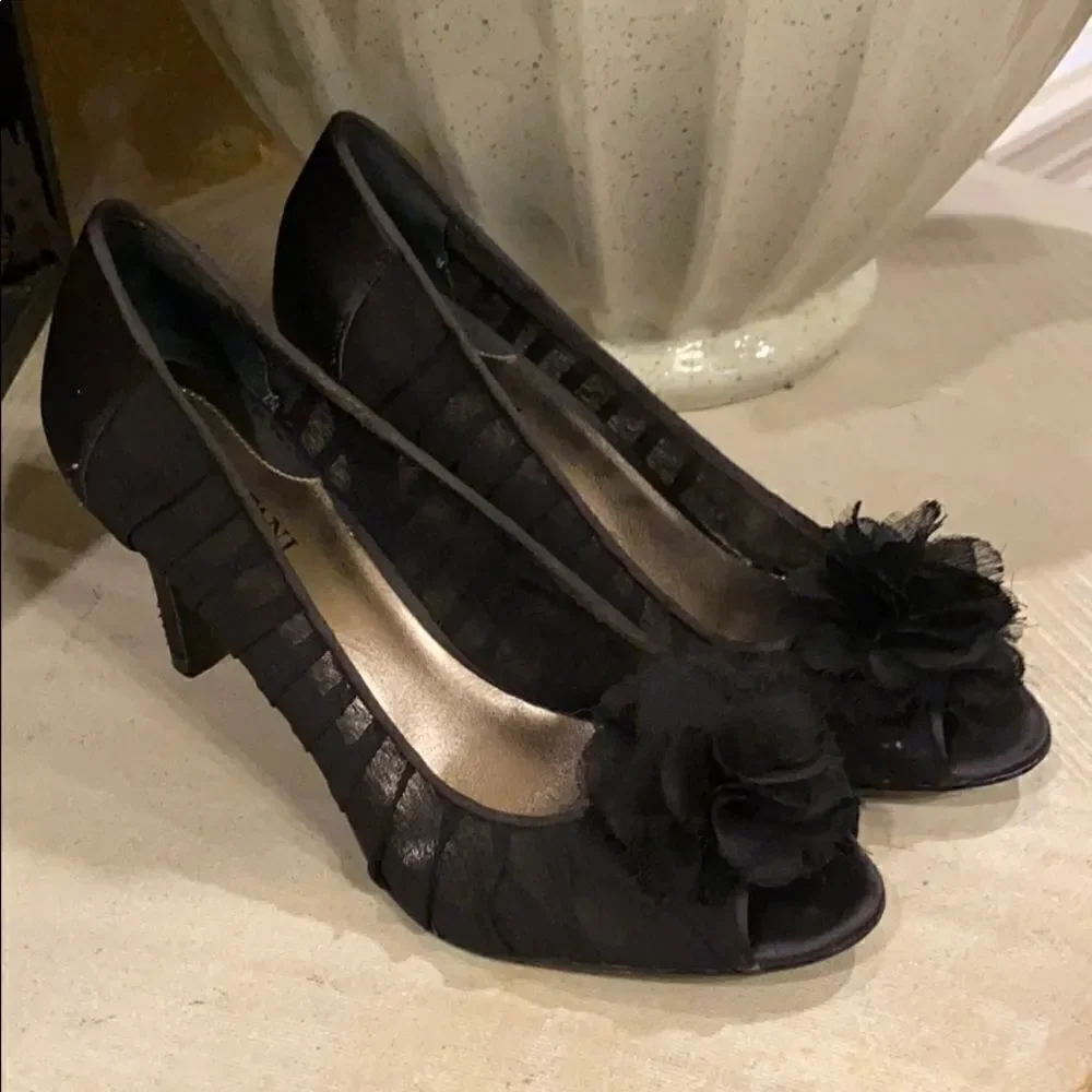 Alfani 3 inch heels black flower dress shoes accent elegant any occasion
